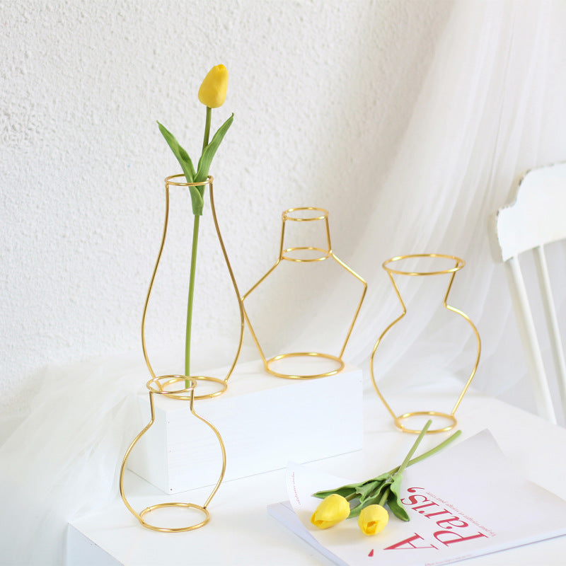 Silhouette Vase - Gold